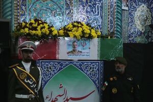 پیکر سپهبد موسوی در حرم بانوی کرامت به خاک سپرده شد