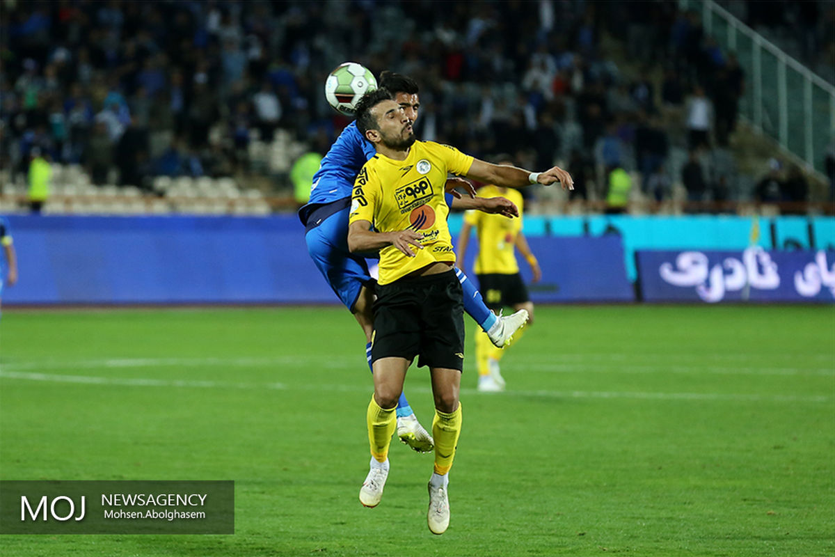 دیدار تیم های فوتبال استقلال تهران و سپاهان اصفهان