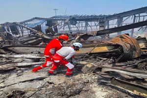 سکوت مسئولان در روز جهانی هلال‌احمر؛ امدادگرانی که هنوز از خاکستر عبور نکرده‌اند