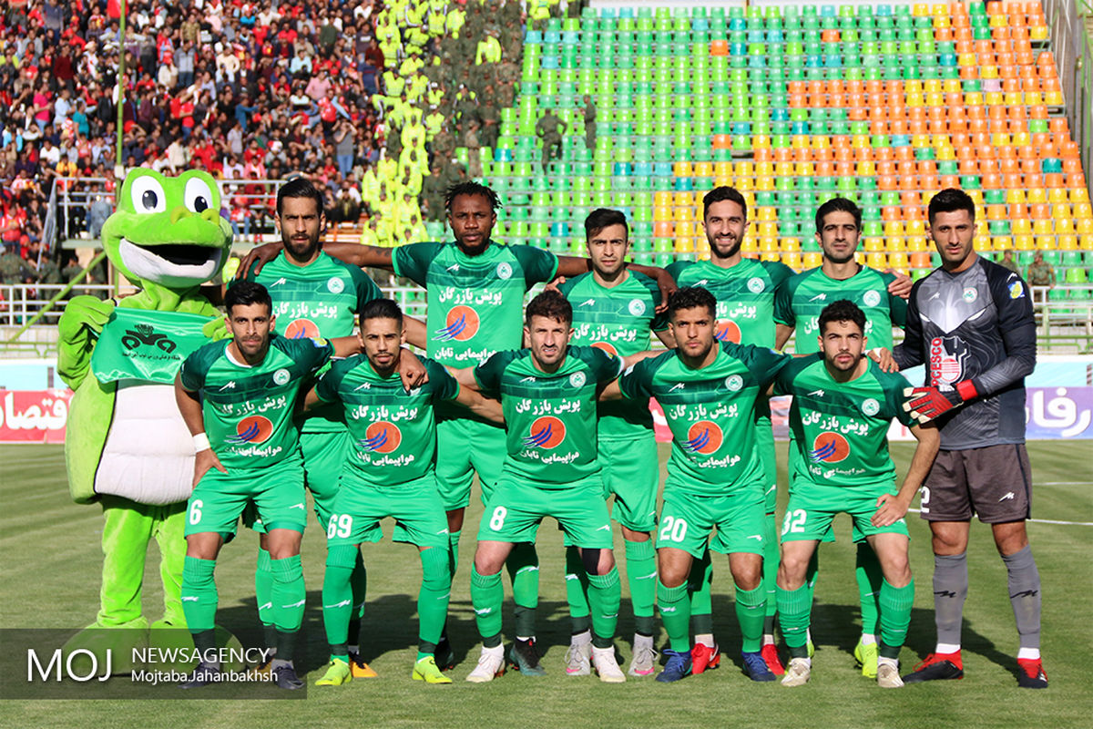 دیدار تیم های فوتبال ذوب آهن اصفهان و پرسپولیس