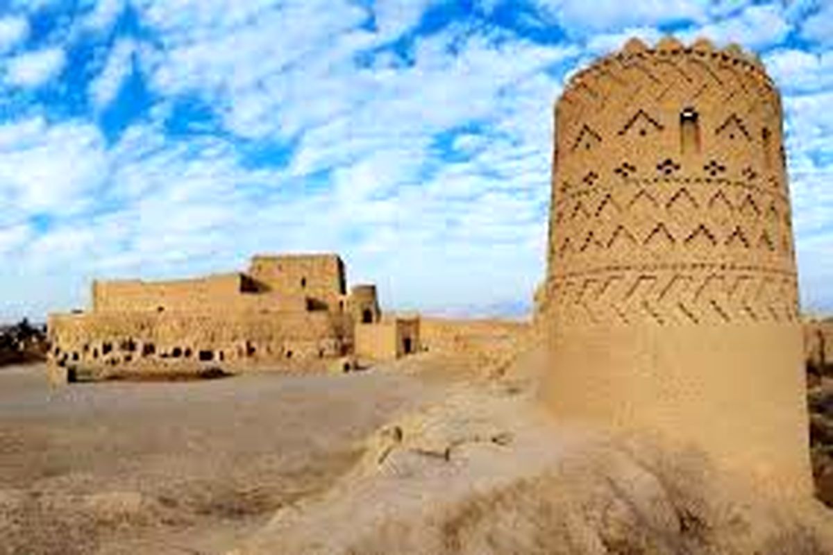 نارین قلعه میبد