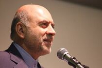 با انسجام ملی و انقلابی حول محوریت مقام معظم رهبری درمقابل آمریکای جنایتکار می ایستیم