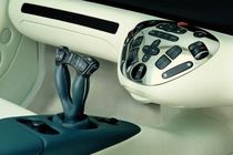 خودروی بدون فرمان و ترمز ساخته می شود