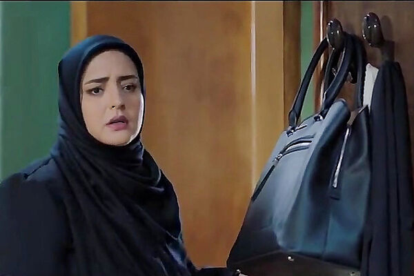 کنار هم از این پیچ خطرناک می‌گذریم
