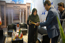 بازدید سخنگوی دولت از غرفه بانک ملی ایران در سی و ششمین نمایشگاه کتاب