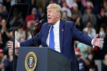 درخواست ترامپ از شرکت اپل در مورد عامل حمله به پایگاه هوایی آمریکا