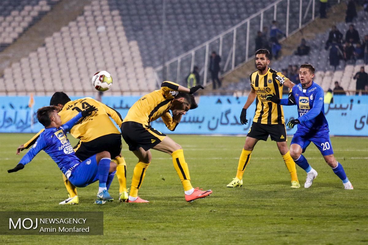 دیدار تیم های استقلال تهران و سپاهان اصفهان