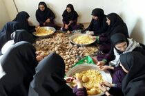دانش ٱموزان لرستانی در پذیرایی از زائرین اربعین حسینی مشارکت می‌کنند
