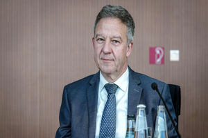 سفارت آلمان در تهران باز است اما صدور ویزا محدود شده است