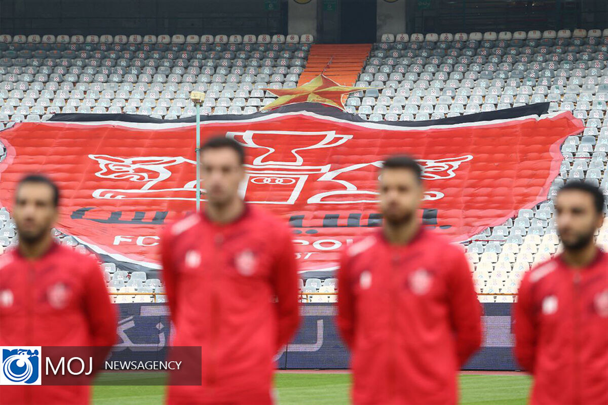 دیدار تیم‌ های فوتبال پرسپولیس و پیکان