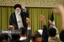 تا دقایقی دیگر جمعی از بسیجیان کشور با رهبر انقلاب دیدار می‌کنند