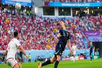 عکس یادگاری بازیکنان استرالیا با مسی بعد حذف از جام جهانی ۲۰۲۲ +فیلم