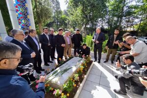 ادای احترام وزیر ورزش و جوانان به شهدای گمنام استانداری کردستان
