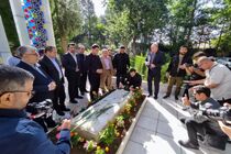 ادای احترام وزیر ورزش و جوانان به شهدای گمنام استانداری کردستان