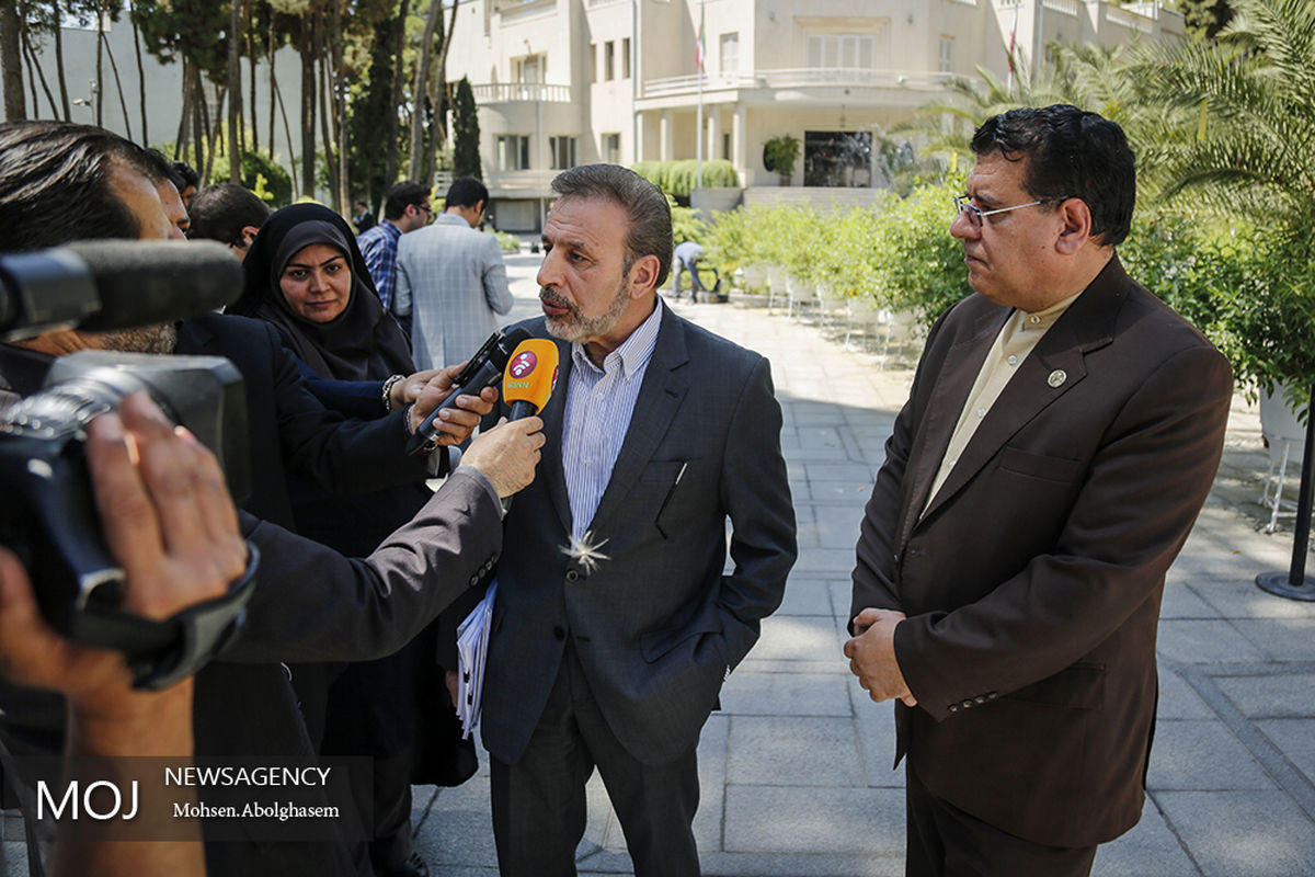 حاشیه جلسه هیات دولت/ واعظی