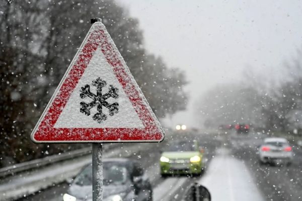 خدمات منظم ناوگان اتوبوسرانی تهران در شرایط برفی و یخبندان ادامه دارد