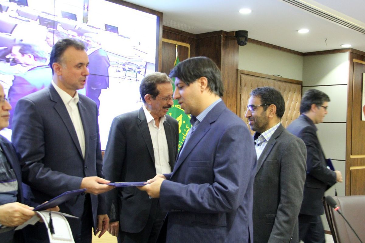 تقدیر از خلف باغی