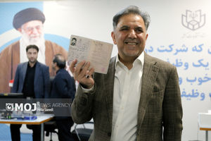 وزیر راه و شهرسازی دولت تدبیر و امید کاندیدای چهاردهمین دوره انتخابات ریاست جمهوری شد 