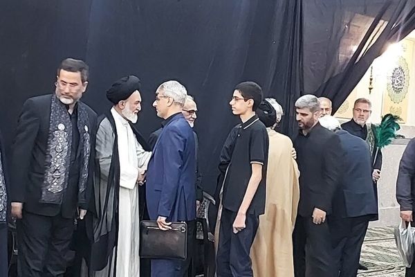 سخنگوی وزارت خارجه در مراسم تجدید میثاق با شهدای خانواده رهبری درحرم حضرت عبدالعظیم(ع) حضور یافت