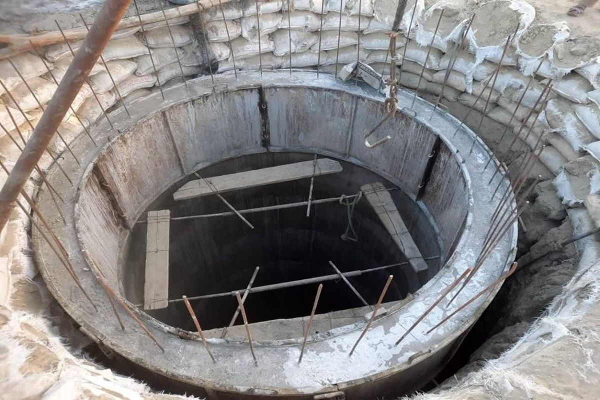 حفر حلقه چاه در قلعه قاضی