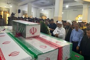 خروش هرمزگان در وداع با شهدای جنایت بندرخمیر/ حمله به زیرساخت‌ها، مصداق جنایت جنگی است