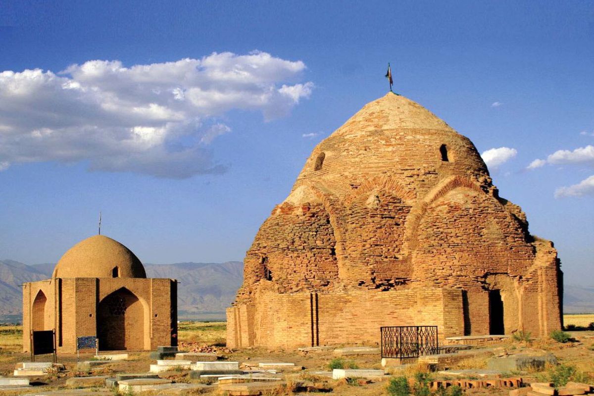 گنبد تاریخی شادمهرک نیشابور