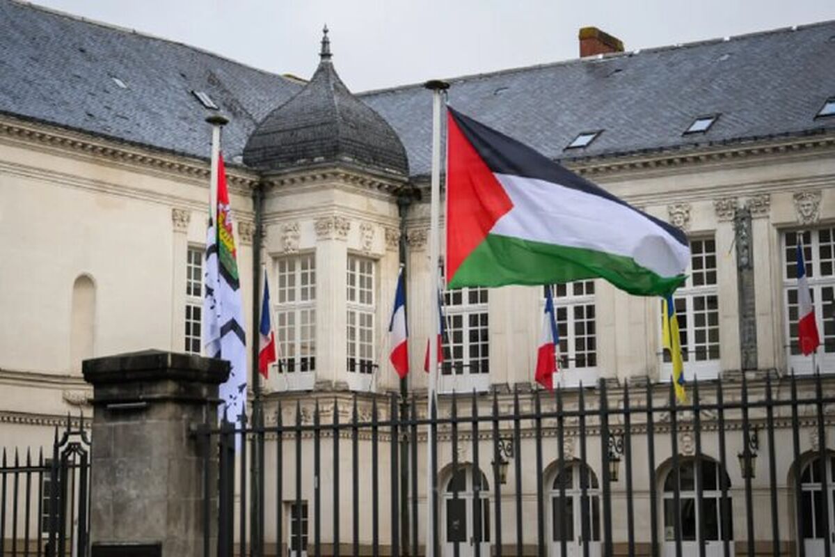 بیش از ۲۰ شهرداری فرانسه پرچم فلسطین را بر فراز ساختمان‌های خود برافراشتند
