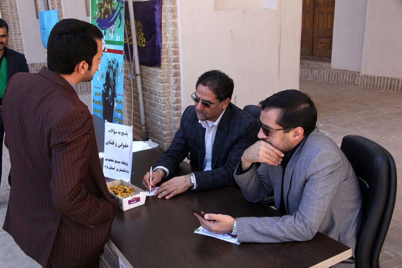 پاسخگویی قضات دادگستری به سوالات حقوقی و قضایی در نماز جمعه یزد