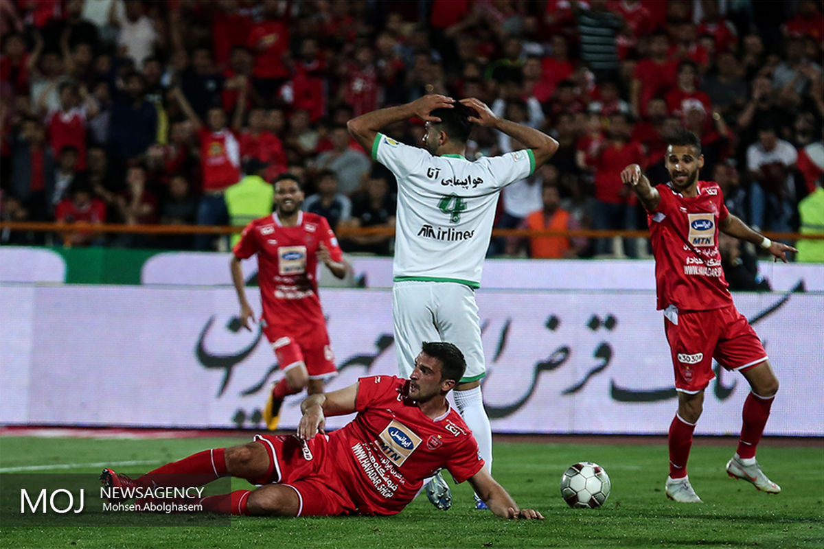 دیدار تیم های فوتبال پرسپولیس و ماشین سازی تبریز