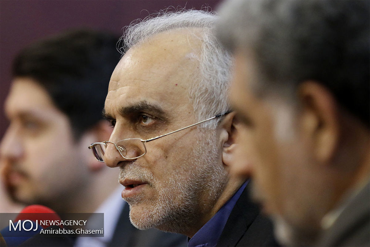 نشست هم اندیشی اقتصاد دانان جوان با وزیر اقتصاد/فرهاد دژپسند