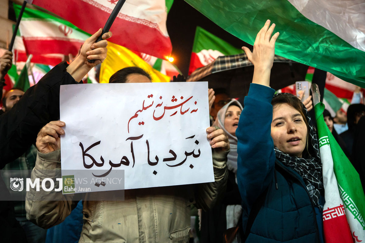 اجتماع حمایت از رزمندگان در مقابله با دشمن آمریکایی - صهیونی