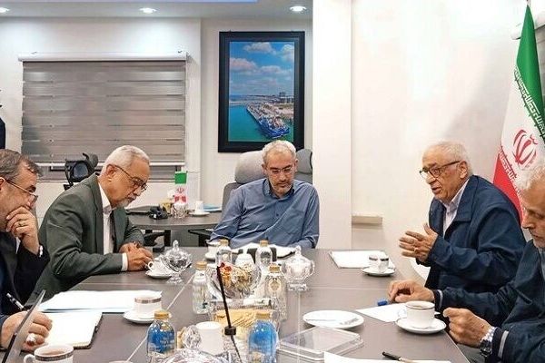 مدنی‌زاده با جمعی از وزرای پیشین اقتصاد نشست هم‌اندیشی برگزار کرد