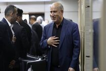مهدی تاج در بیمارستان آتیه تهران از سعید اخباری عیادت کرد