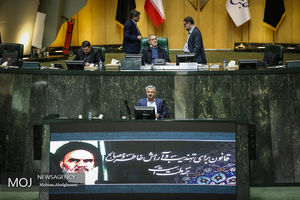 باید برای کارگران کشور تصمیم گیری های قدرتمندی گرفته شود