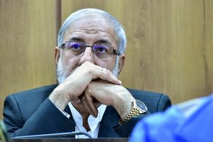 دولت عزمی برای کاهش فاصله میان حقوق بگیر نجومی و کارمند عادی ندارد