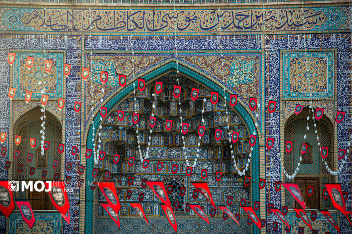 آیین سیاه پوشان و تعویض پرچم حرم مطهر حضرت شاهچراغ (ع)