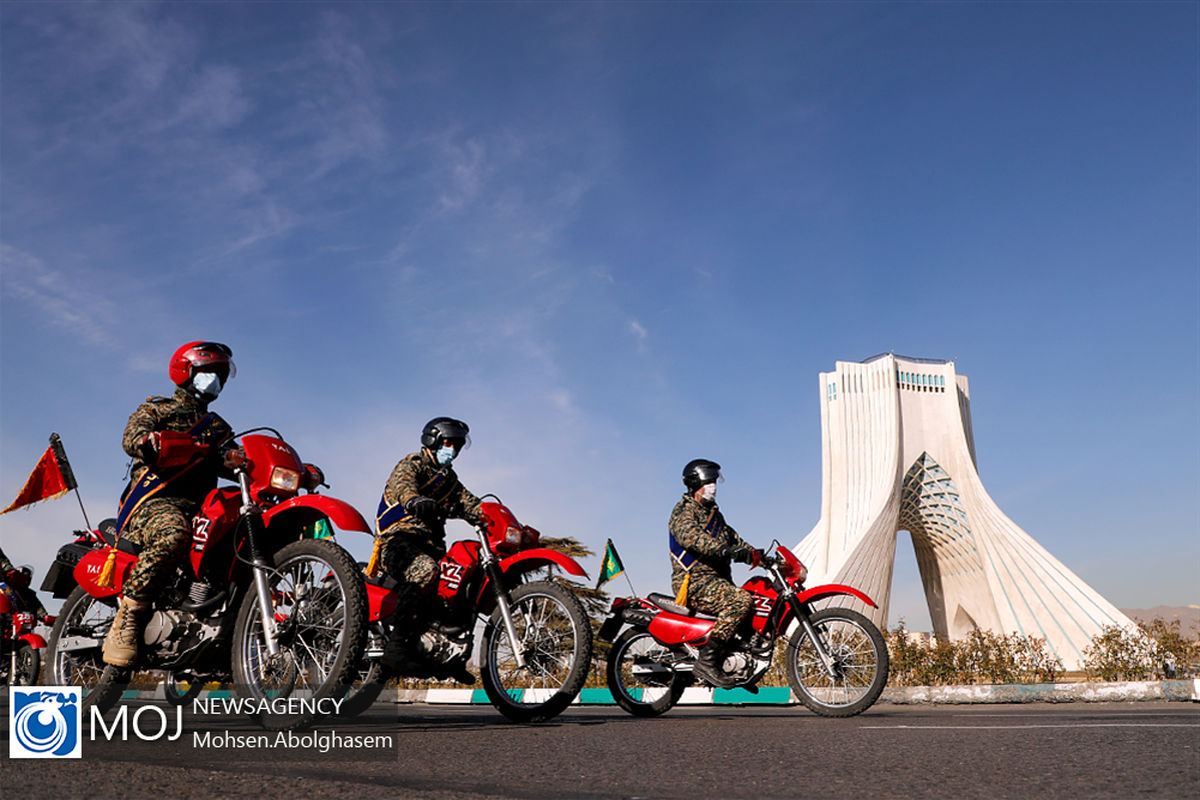 رژه موتور سواران نیرو‌های مسلح در یوم الله ۱۲ بهمن