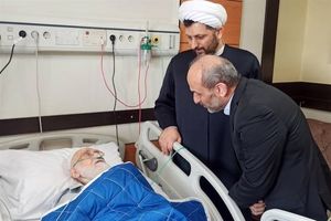 پیمان جبلی از آیت‌الله نوری همدانی در بیمارستان عیادت کرد