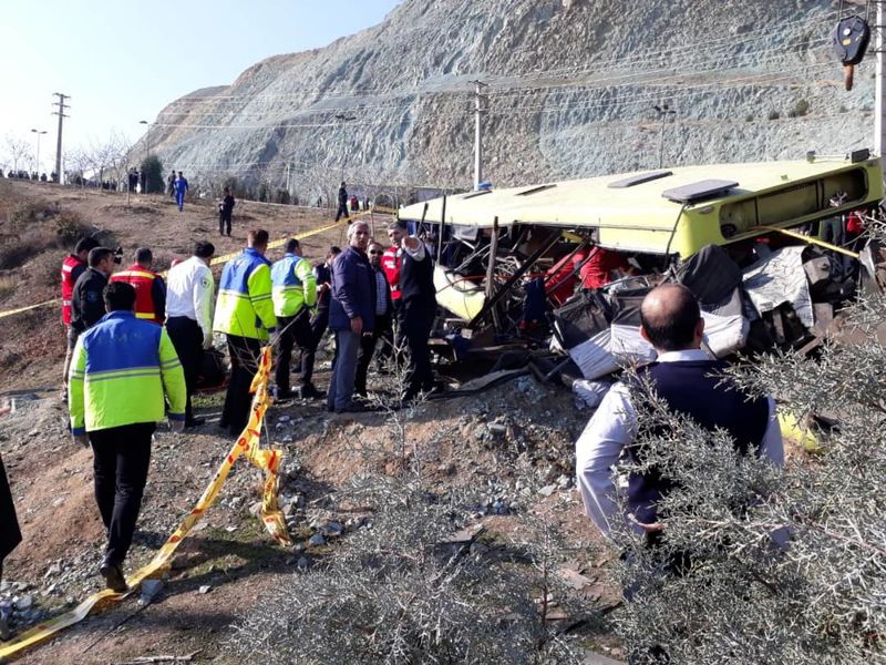 تاکید رییس دانشگاه آزاد بر برخورد قاطع با مقصران حادثه واژگونی اتوبوس دانشجویان