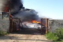 مهار آتش سوزی در کارگاه جعبه سازی پارس آباد