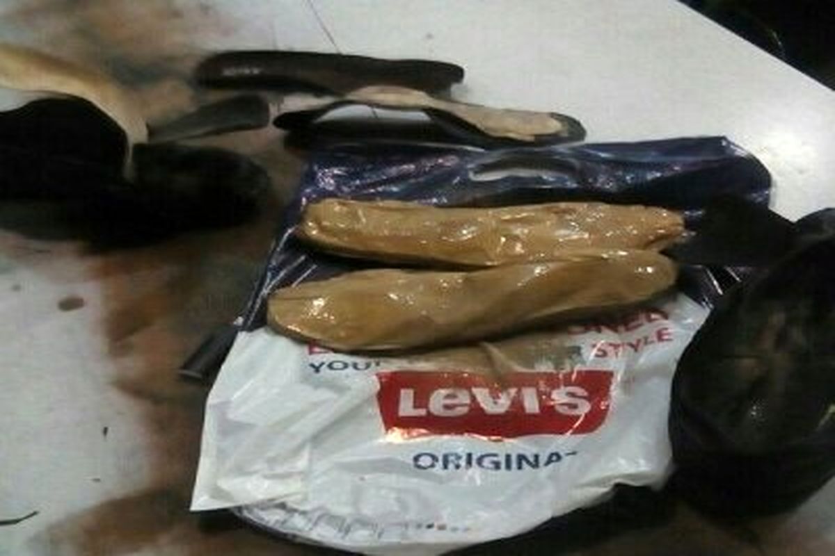 کشف نیم کیلو هروئین جاسازی شده در کفش مسافر