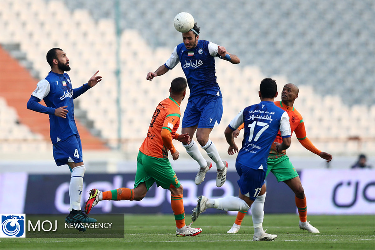 دیدار تیم‌ های فوتبال استقلال تهران و مس رفسنجان