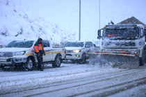 امدادرسانی راهداران به ۱۲۰۰ خودرو گرفتار در برف و کولاک/ برفروبی ٣٠٠ هزار کیلومتر-باند از محورهای مواصلاتی کشور