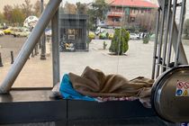 هجوم معتادان متجاهر در ورودی ایستگاه های مترو/ پلیس ورود کند