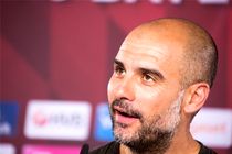 پیتزا‌خوری در رختکن من‌سیتی ممنوع! / کاریکاتور