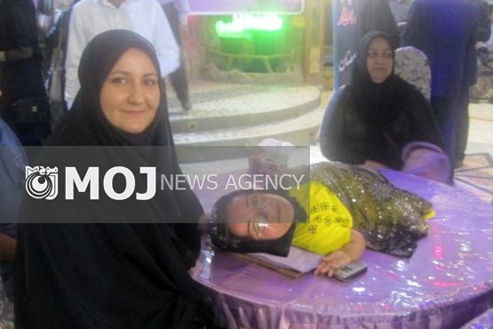 «میترا فرازنده» معجزه دوست داشتنی / دختری که با سه انگشت در فعالیت های اجتماعی مشارکت دارد