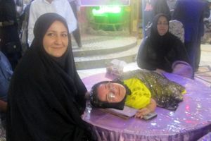 «میترا فرازنده» معجزه دوست داشتنی / دختری که با سه انگشت در فعالیت های اجتماعی مشارکت دارد