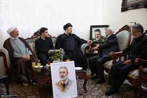 آیت‌الله سید حسن خمینی در منزل سرلشکر شهید سید عبدالرحیم موسوی حضور یافت
