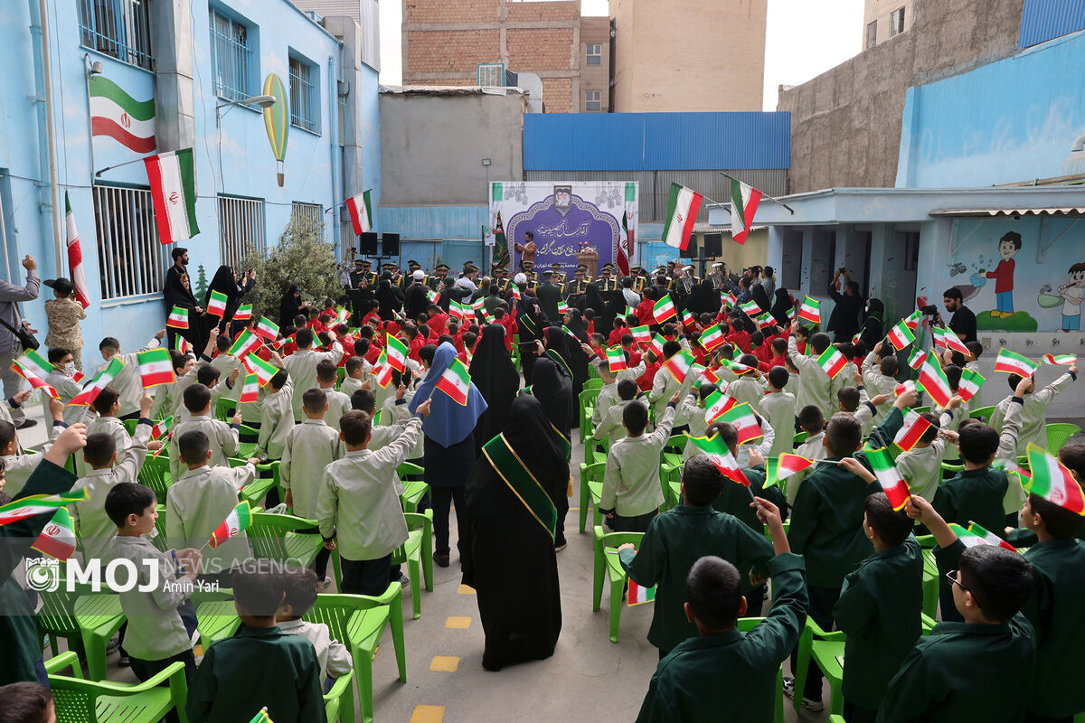 نواخته شدن زنگ آغاز سال تحصیلی در مدرسه امام صادق (ع)