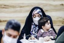 واکنش کاربران توییتر به حضور خبرنگار خبرگزاری فارس و فرزند خردسالش در نشست خبری!